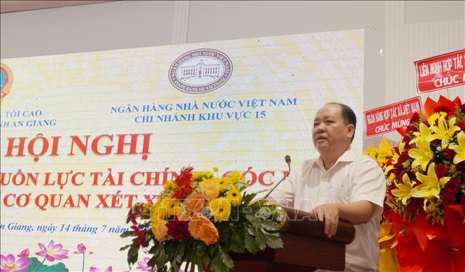 Phó Chủ tịch Thường trực UBND tỉnh An Giang Nguyễn Thanh Phong phát biểu tại hội nghị. Ảnh: Văn Sĩ - TTXVN                                