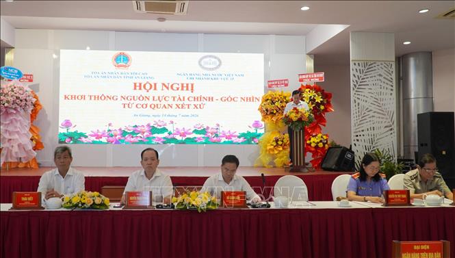 Đại biểu trình bày các nội dung tại hội nghị. Ảnh: Văn Sĩ - TTXVN                                