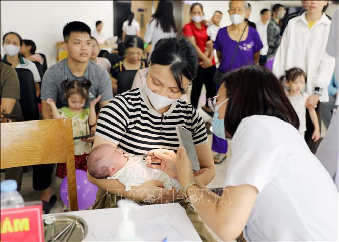 Sau khi được thăm khám, nhiều trẻ em có bệnh về răng hàm mặt nặng sẽ được điều trị, phẫu thuật ngay tại Bệnh viện Sản Nhi Phú Thọ. Ảnh: Tạ Toàn - TTXVN