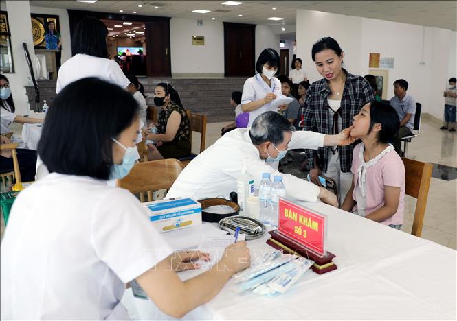 Sau khi được thăm khám, nhiều trẻ em có bệnh về răng hàm mặt nặng sẽ được điều trị, phẫu thuật ngay tại Bệnh viện Sản Nhi Phú Thọ. Ảnh: Tạ Toàn - TTXVN