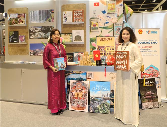 Gian trưng bày của Tổng Lãnh sự quán Việt Nam tại hội chợ. Ảnh: Xuân Vịnh - Phóng viên TTXVN tại Hong Kong (Trung Quốc)
