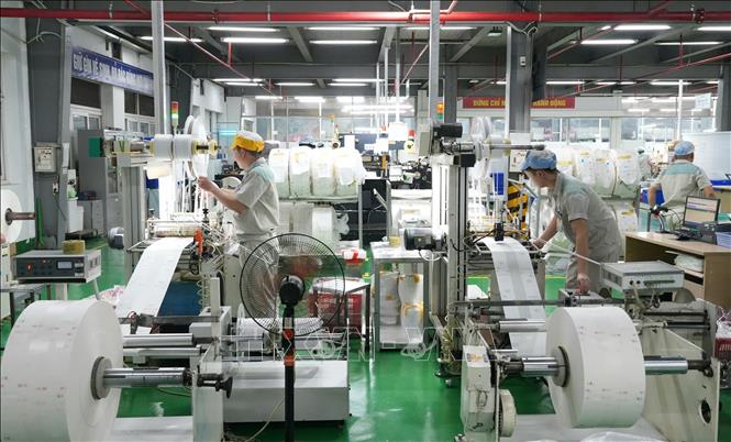 Doanh nghiệp tăng tốc sản xuất, góp phần đưa GRDP 6 tháng đầu năm của tỉnh tăng trưởng ấn tượng 10,56%. Ảnh: Đồng Thúy - TTXVN