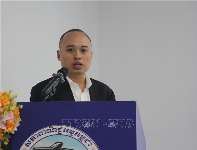 Đại diện Cục Thương mại điện tử và Kinh tế số (Bộ Công Thương Việt Nam) trình bày chuyên đề tại hội thảo. Ảnh: Minh Hưng – PV TTXVN tại Campuchia