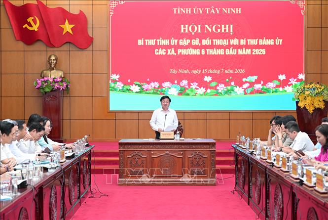 Bí thư Tỉnh ủy Tây Ninh Nguyễn Văn Quyết yêu cầu các địa phương tập trung giải quyết dứt điểm các vụ việc tồn đọng về đất đai, kịp thời xử lý mâu thuẫn, tranh chấp ngay từ cơ sở. Ảnh: Bùi Giang - TTXVN