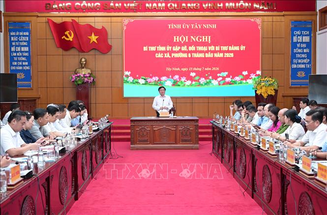 Quang cảnh buổi gặp gỡ, đối thoại giữa Bí thư Tỉnh ủy Tây Ninh Nguyễn Văn Quyết với Bí thư Đảng ủy các xã, phường trong tỉnh. Ảnh: Bùi Giang - TTXVN