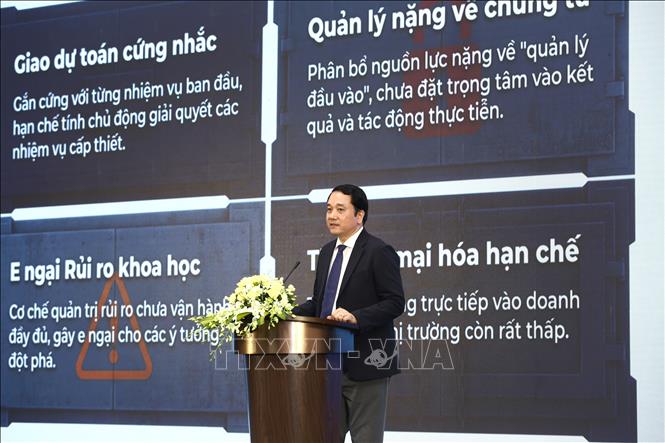 Giám đốc Quỹ Phát triển Khoa học và Công nghệ quốc gia Đào Ngọc Chiến tham luận tại Hội nghị. Ảnh: Thu Phương - TTXVN