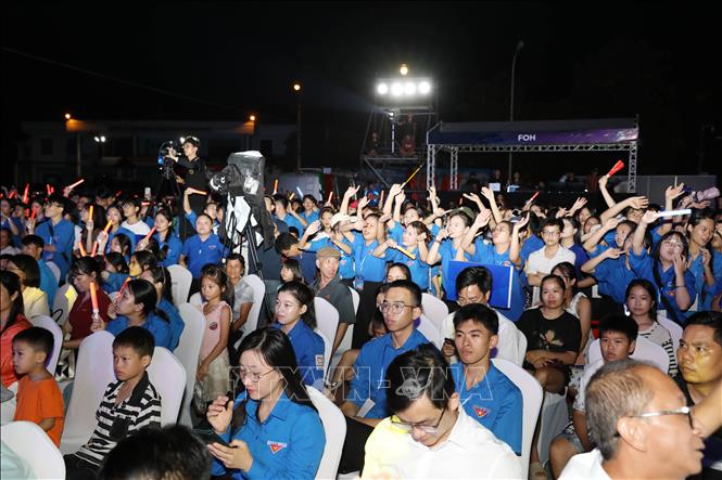 Sinh viên Đại học Thái Nguyên hào hứng tham gia chương trình. Ảnh: Vũ Hoàng Giang - TTXVN