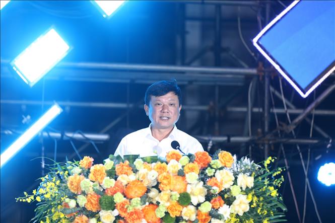 Ông Hoàng Văn Hùng – Bí thư Đảng ủy, Giám đốc Đại học Thái Nguyên giao nhiệm vụ cho Đoàn thanh niên Đại học Thái Nguyên. Ảnh: Vũ Hoàng Giang - TTXVN