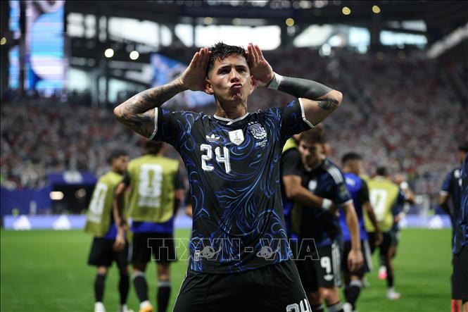 Enzo Fernández của đội tuyển Argentina ăn mừng bàn thắng. Ảnh: THX/TTXVN phát