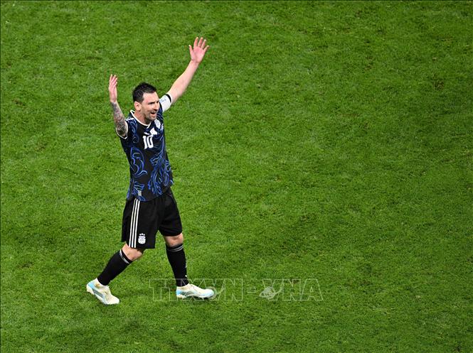 Messi tiếp tục tỏa sáng với 2 pha kiến tạo để Enzo Fernandez và Lautaro Martinez lập công, giúp Argentina vượt qua Anh 2-1 để vào trận chung kết World Cup 2026. Ảnh: THX/TTXVN phát