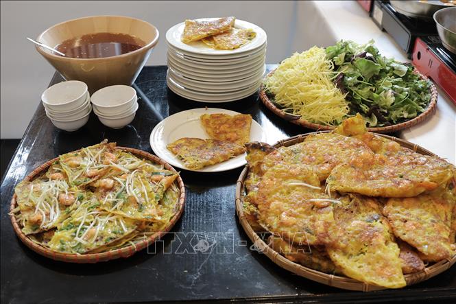 Bánh xèo, một món ăn được nhiều người yêu thích. Ảnh: Thu Hằng - PV TTXVN tại Đức
