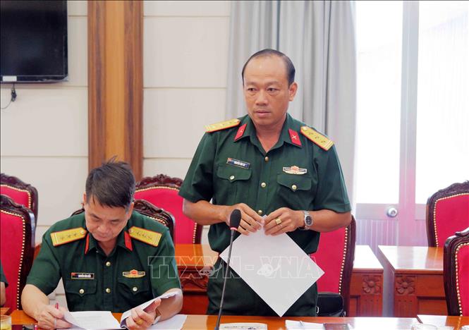Thượng tá Nguyễn Văn Cư, Bộ Tư lệnh Quân khu 7, góp ý Dự thảo Luật. Ảnh: Xuân Khu-TTXVN