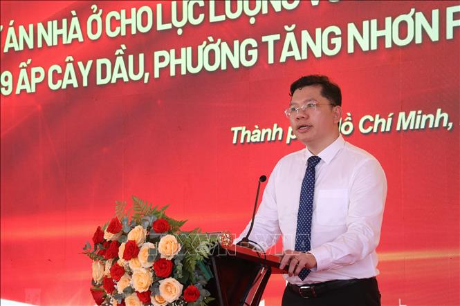 Ông Hoàng Nguyên Dinh, Ủy viên Ban Thường vụ Thành ủy, Phó Chủ tịch UBND TP. Hồ Chí Minh, phát biểu tại buổi lễ. Ảnh: Hồng Đạt - TTXVN