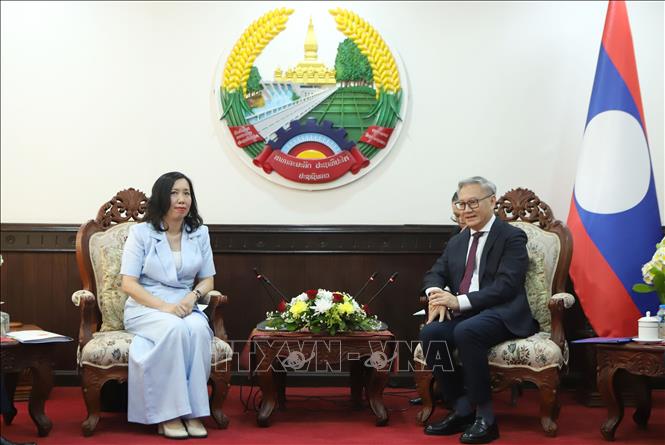 Phó Thủ tướng, Bộ trưởng Bộ Ngoại giao Lào Thongsavanh Phomvihane tiếp Thứ trưởng Bộ Ngoại giao Việt Nam Lê Thị Thu Hằng đến chào xã giao. Ảnh: Xuân Tú - PV TTXVN tại Lào