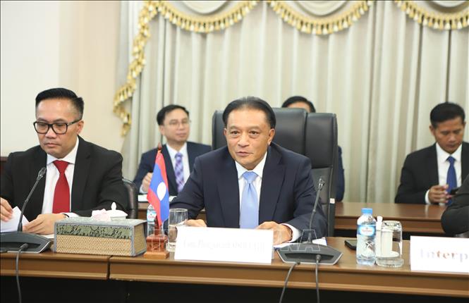Thứ trưởng Bộ Ngoại giao Lào Phongsavanh Sisoulath phát biểu tại buổi làm việc giữa hai Bộ Ngoại giao . Ảnh: Xuân Tú - PV TTXVN tại Lào