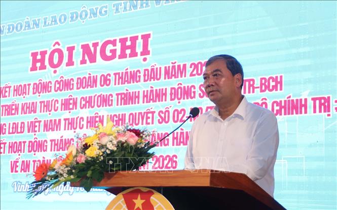 Phó Bí thư Tỉnh ủy, Chủ tịch Ủy ban Mặt trận Tổ quốc Việt Nam tỉnh Vĩnh Long Kim Ngọc Thái phát biểu tại hội nghị. Ảnh: Huỳnh Phúc Hậu - TTXVN