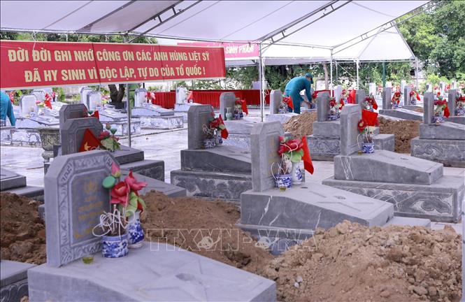 Trong giai đoạn 1, tỉnh Phú Thọ sẽ thực hiện lấy mẫu ADN hài cốt đối với khoảng 5.000 phần mộ liệt sĩ chưa xác định được danh tính trên địa bàn tỉnh. Ảnh: Nguyễn Thảo - TTXVN