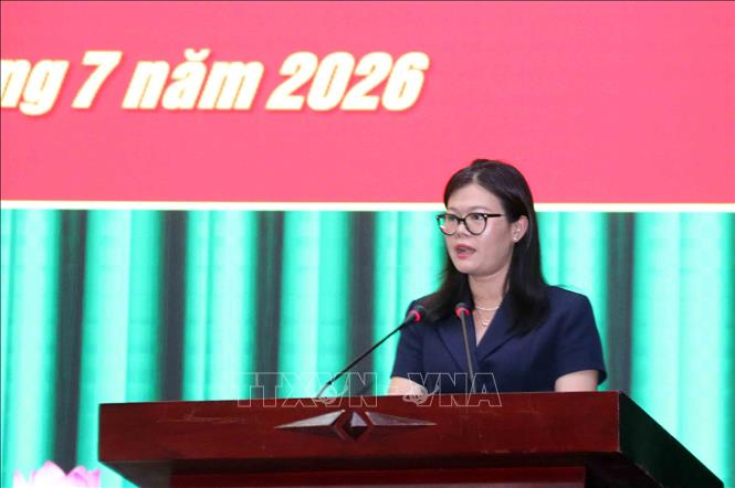 Bà Dương Thị Huyền Trâm, Trưởng Ban Công tác xã hội, Ủy ban MTTQ Việt Nam Thành phố Hồ Chí Minh tham luận về công tác phối hợp cùng Bộ Tư lệnh Thành phố trong thực hiện Mô hình. Ảnh: Xuân Khu-TTXVN
