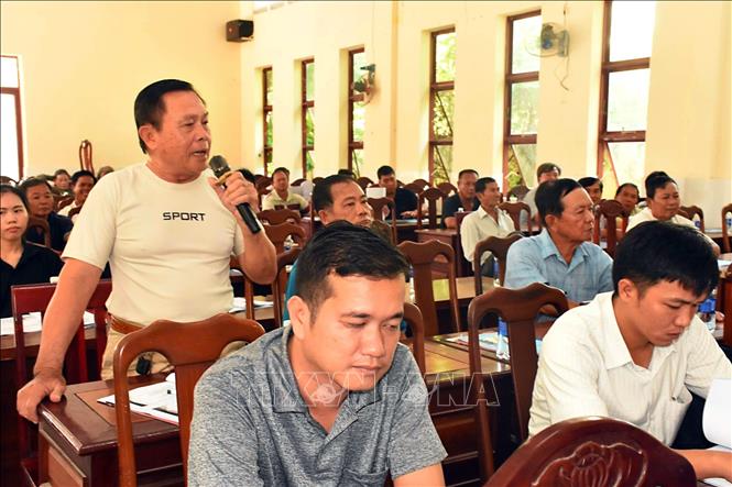Đại biểu là chủ tàu cá trên địa bàn xã Trần Đề phát biểu tại hội nghị. Ảnh: TTXVN phát