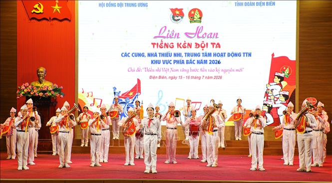 Tiết mục đặc sắc của đoàn tỉnh Điện Biên trình diễn tại đêm bế mạc. Ảnh: Phan Quân - TTXVN