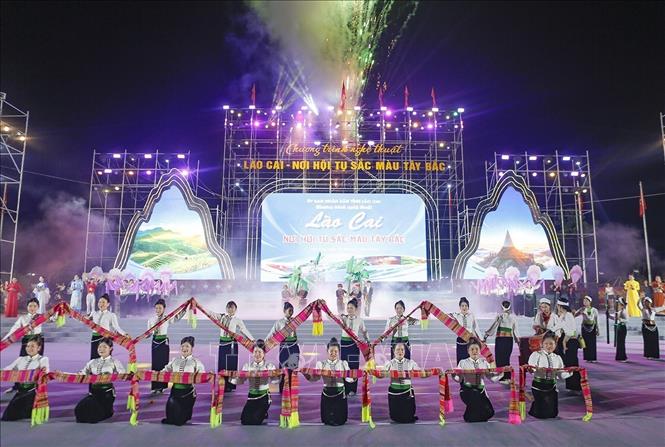Một tiết mục chương trình nghệ thuật. Ảnh: Tuấn Anh - TTXVN