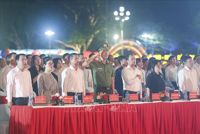 Đại biểu tỉnh Lào Cai lần đầu tiên dự Lễ chào cờ tập trung cấp tỉnh và sinh hoạt tư tưởng dưới cờ. Ảnh: Tuấn Anh - TTXVN