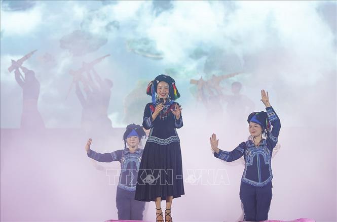 Một tiết mục chương trình nghệ thuật.Ảnh: Tuấn Anh - TTXVN