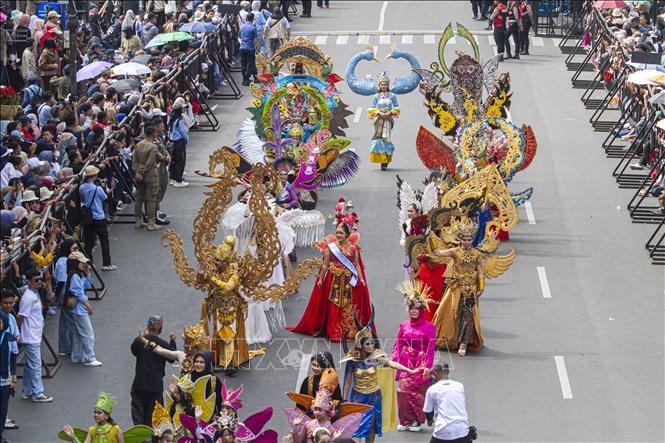 Lễ hội Á - Phi 2026 diễn ra tại thành phố Bandung, tỉnh Tây Java, Indonesia, trong hai ngày 11-12/7/2026. Điểm nhấn của lễ hội là màn diễu hành quy tụ các đại biểu và nghệ sĩ đến từ nhiều quốc gia châu Á và châu Phi nhằm giới thiệu những nét đặc sắc của văn hóa, trang phục truyền thống và nghệ thuật. Ảnh: THX/TTXVN phát