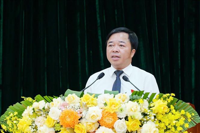 Ông Bùi Văn Lương, Chủ tịch HĐND tỉnh Thái Nguyên, phát biểu tại Kỳ họp. Ảnh: Hoàng Nguyên - TTXVN