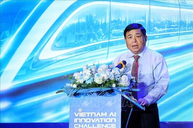 Nguyên Phó Thủ tướng Chính phủ Nguyễn Chí Dũng phát biểu định hướng tại Vòng chung kết Vietnam AI Innovation Challenge 2026, nhấn mạnh vai trò của đổi mới sáng tạo, phát triển nguồn nhân lực và ứng dụng trí tuệ nhân tạo vào giải quyết các bài toán thực tiễn, góp phần nâng cao năng lực cạnh tranh quốc gia. Ảnh: Phạm Tuấn Anh - TTXVN