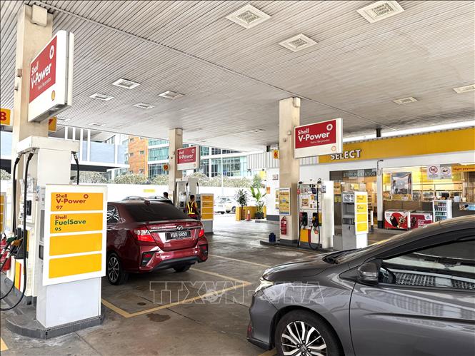 Trạm xăng tại thủ đô Kuala Lumpur, Malaysia. Ảnh: Thanh Bình - PV TTXVN tại Malaysia