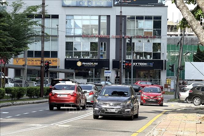 Xe ô tô là phương tiện giao thông phổ biến của người dân Malaysia. Ảnh: Thanh Bình – PV TTXVN tại Malaysia