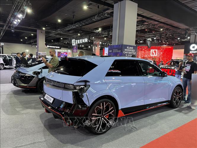 Nhiều dòng xe sử dụng điện được giới thiệu tại Triển lãm Kuala Lumpur International Mobility Show (KLIMS) 2026. Ảnh: Thanh Bình - PV TTXVN tại Malaysia