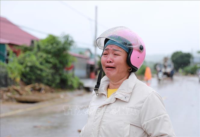 Nỗi đau của người dân tại xã Mường Than khi bị thiệt hại về tài sản. Ảnh: Qúy Trung - TTXVN