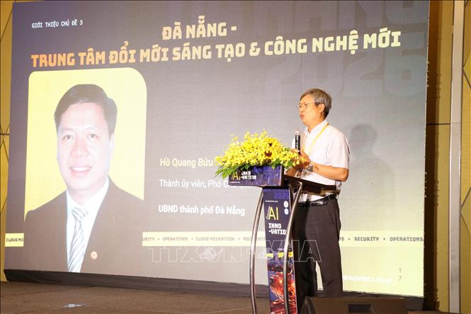 Phó Chủ tịch UBND thành phố Đà Nẵng phát biểu tại Hội nghị Công nghệ cấp cao. Ảnh: Khoa Chương - TTXVN