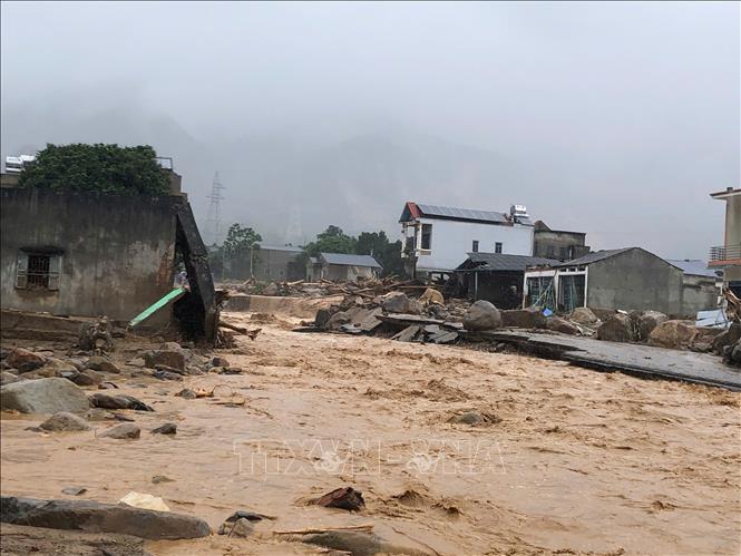 The flooding causes extensive property damage. VNA Photo: Quý Trung 