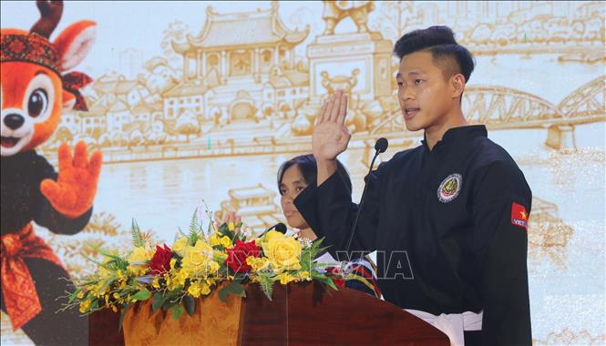 Đại diện vận động viên tuyên thệ tại lễ khai mạc Giải vô địch Pencak Silat Châu Á. Ảnh: Lê Xuân - TTXVN