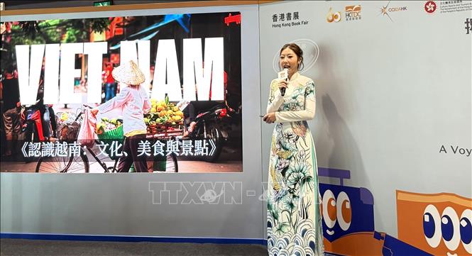 Bonnie Chau giới thiệu về Việt Nam với khán giả Hong Kong và quốc tế tại sự kiện. Ảnh: Lê Anh - PV TTXVN tại Hong Kong (Trung Quốc) 