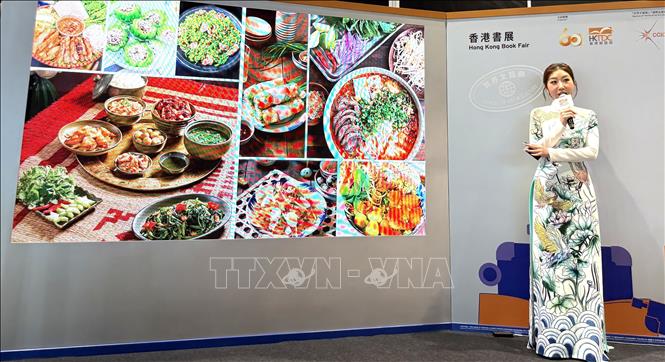 Bonnie Chau giới thiệu về ẩm thực Việt Nam với khán giả Hong Kong và quốc tế tại sự kiện. Ảnh: Lê Anh - PV TTXVN tại Hong Kong (Trung Quốc) 