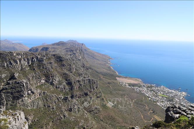 Núi Bàn (Table Mountain) – công trình do SANParks quản lý, là một trong những địa danh mang tính biểu tượng nhất, đồng thời là điểm đến du lịch trọng điểm của Nam Phi. Ảnh: Hồng Minh - PV TTXVN tại Nam Phi