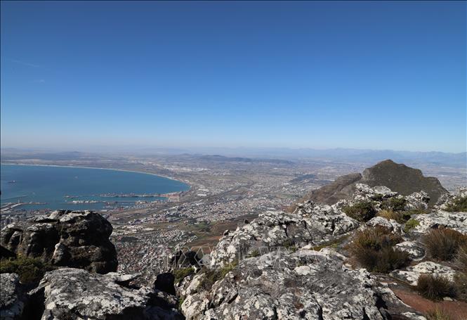 Núi Bàn (Table Mountain) – công trình do SANParks quản lý, là một trong những địa danh mang tính biểu tượng nhất, đồng thời là điểm đến du lịch trọng điểm của Nam Phi. Ảnh: Hồng Minh - PV TTXVN tại Nam Phi