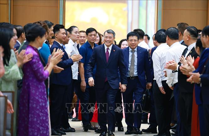Thủ tướng Lê Minh Hưng đến dự Hội nghị Thường trực Chính phủ với cộng đồng doanh nghiệp. Ảnh: Dương Giang – TTXVN 

