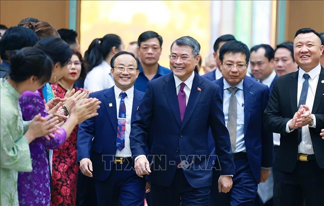Thủ tướng Lê Minh Hưng đến dự Hội nghị Thường trực Chính phủ với cộng đồng doanh nghiệp. Ảnh: Dương Giang – TTXVN 
