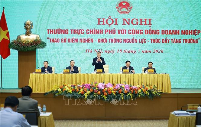 Thủ tướng Lê Minh Hưng chủ trì Hội nghị Thường trực Chính phủ với cộng đồng doanh nghiệp. Ảnh: Dương Giang – TTXVN 

