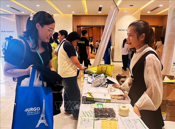 Các tài liệu mới về thực hành điều trị và quản lý toàn diện bệnh đái tháo đường được chia sẻ tại sự kiện. Ảnh: Ánh Tuyết - TTXVN
