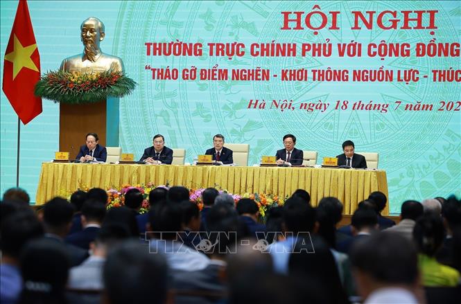 Thủ tướng Lê Minh Hưng chủ trì Hội nghị Thường trực Chính phủ với cộng đồng doanh nghiệp. Ảnh: Dương Giang – TTXVN 