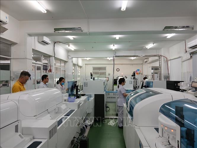 Vietnam has several advantages, including skilled healthcare professionals, modern medical technologies and treatment costs that are much lower than in many other countries. VNA Photo: Mỹ Hà 