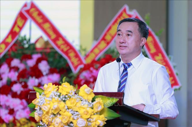 Thứ trưởng Bộ Y tế Trần Văn Thuấn phát biểu khai mạc hội thảo. Ảnh: Tạ Toàn - TTXVN