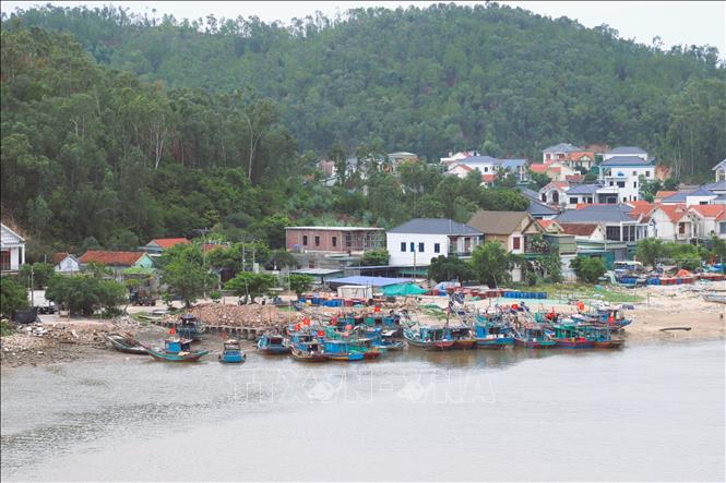 Khởi sắc làng biển Đức Xuân dưới chân núi Mành Sơn (xã Quỳnh Phú, Nghệ An) đang ngày một khởi sắc. Ảnh: Xuân Tiến - TTXVN 