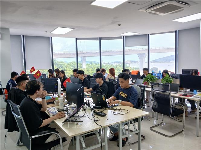 Đà Nẵng phấn đấu trở thành 1 trong 3 trung tâm vi mạch bán dẫn lớn của Việt Nam với khoảng 5.000 nhân lực chất lượng cao được đào tạo đáp ứng được yêu cầu công việc trên toàn cầu. Ảnh: Mỹ Hà - TTXVN